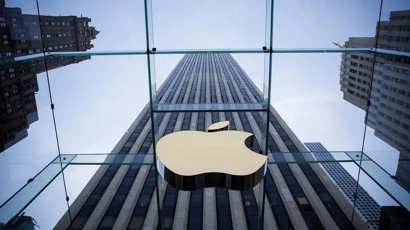 'أبل' أزالت عبارة 'متوفرة حاليًا' من صفحة 'Apple intelligence'