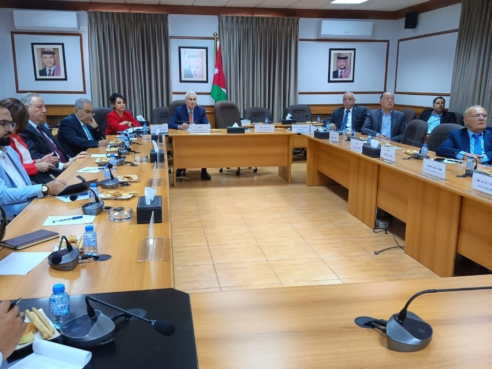 'تربوية الأعيان' تطلع على مهام المركز الوطني لتنمية الموارد البشرية
