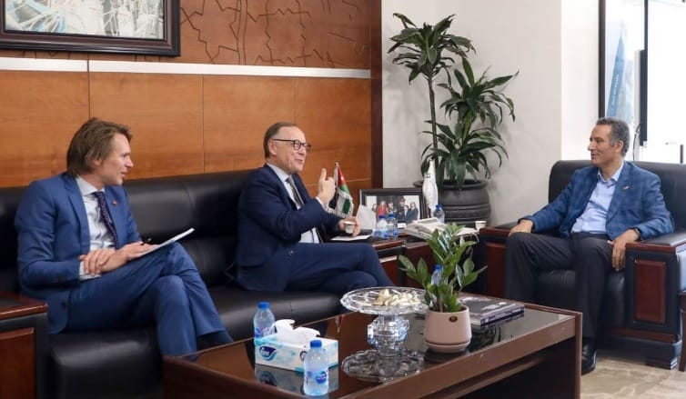 بحث التعاون بين العقبة الخاصة والسفارة الهولندية