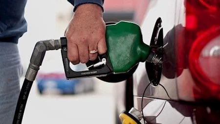 عقل يتوقع انخفاض أسعار المشتقات النفطية في الاردن