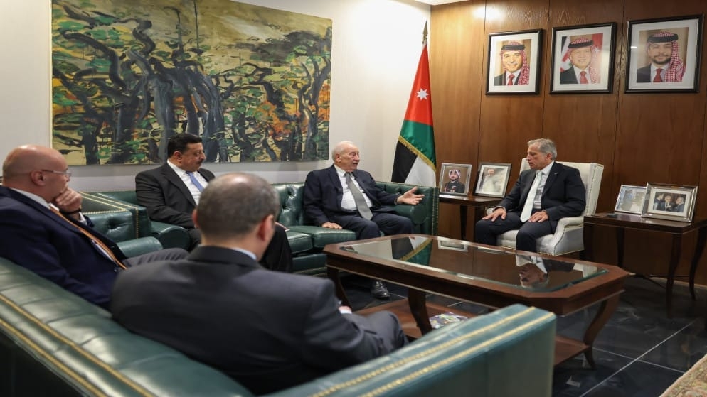 حسان يشيد بتخصيص الكهرباء الأردنية 5% من أرباحها لدعم قطاعات الصحة والتعليم والنقل العام