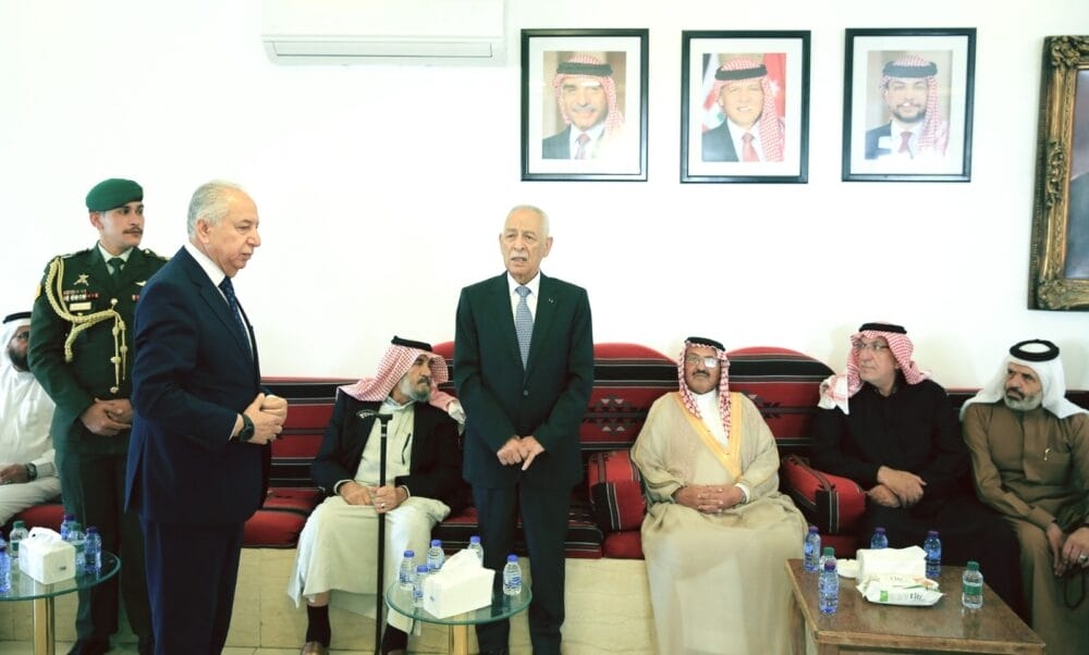 مندوبا عن الملك وولي العهد.. العيسوي يعزي عشائر الحنيطي