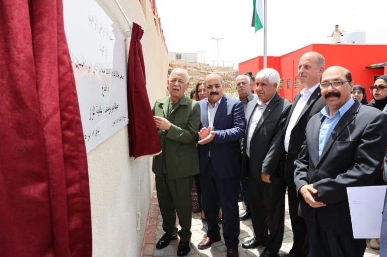 العيسوي يفتتح ويتفقد مشاريع مبادرات ملكية تنموية وخدمية في محافظة إربد- صور
