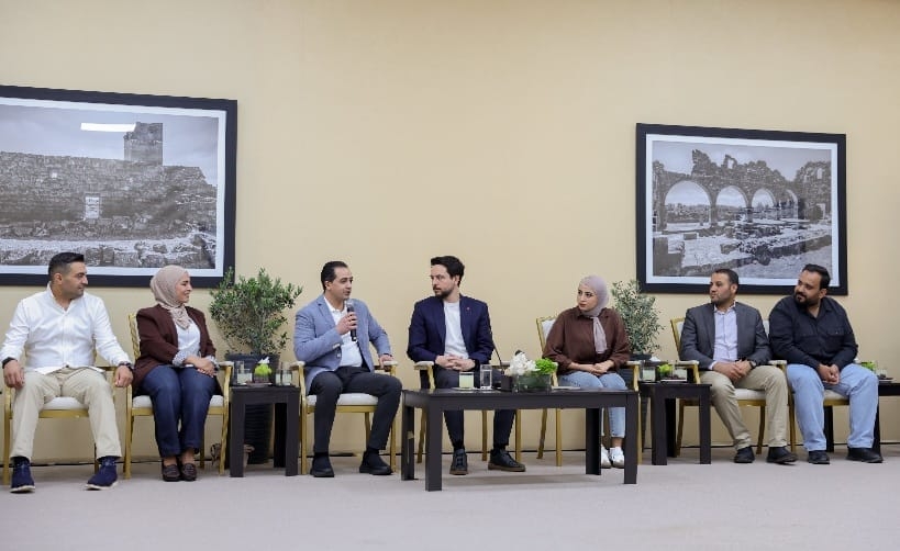 ولي العهد يلتقي شبابا في المفرق ويحاورهم حول جملة من القضايا -صور