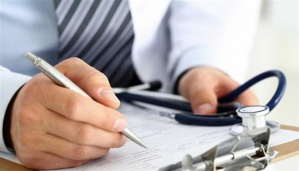 100 ألف درهم تعويضاً لمريض فقد بصره بسبب خطأ طبي في الإمارات