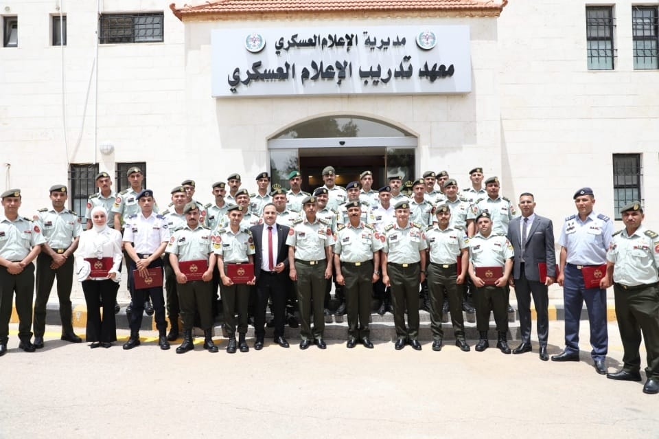المساعد للإدارة والقوى البشرية يرعى تخريج عدد من الدورات في معهد تدريب الإعلام العسكري