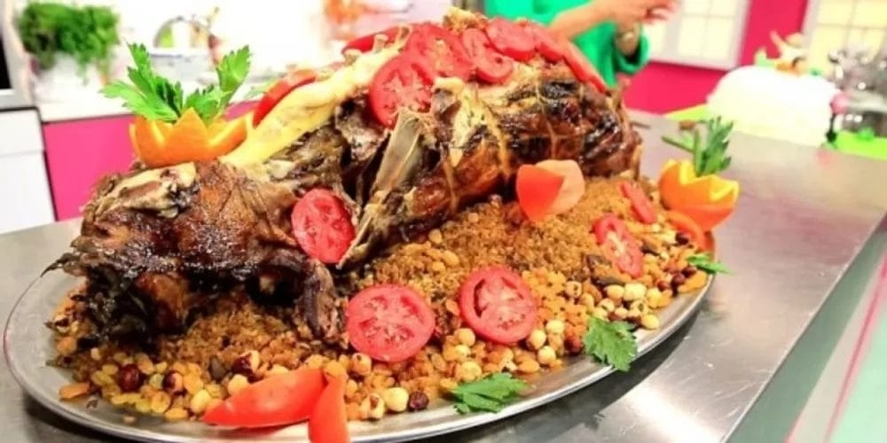 وجبات خروف محشي تطيح برؤوس في شركة الاتصالات الليبية!