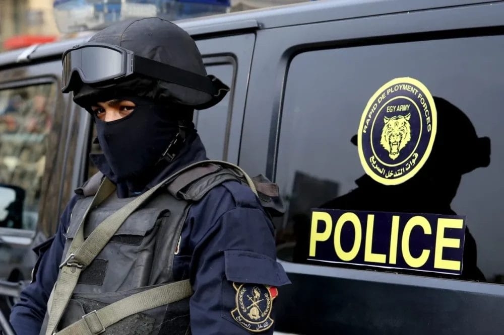 مصرية تدفن زوجها داخل شقتها.. وطفلتها تفضحها بعد 8 سنوات