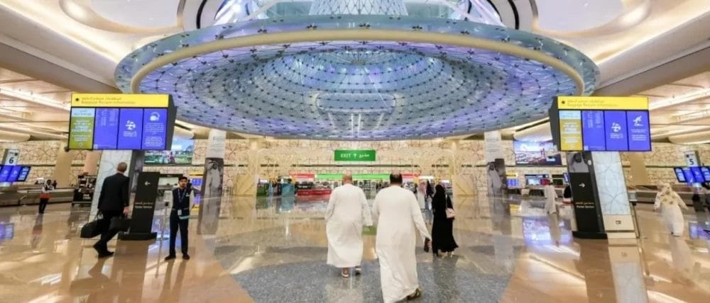 كوكايين بقيمة 5 ملايين درهم داخل أمعاء مسافر في مطار أبوظبي