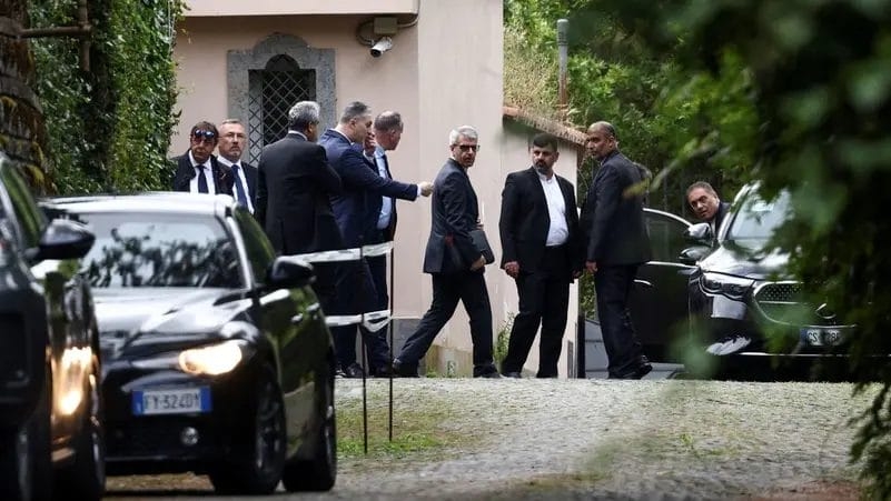 مصدران إيرانيان: طهران قد تعلق التخصيب مقابل أموالها المجمدة