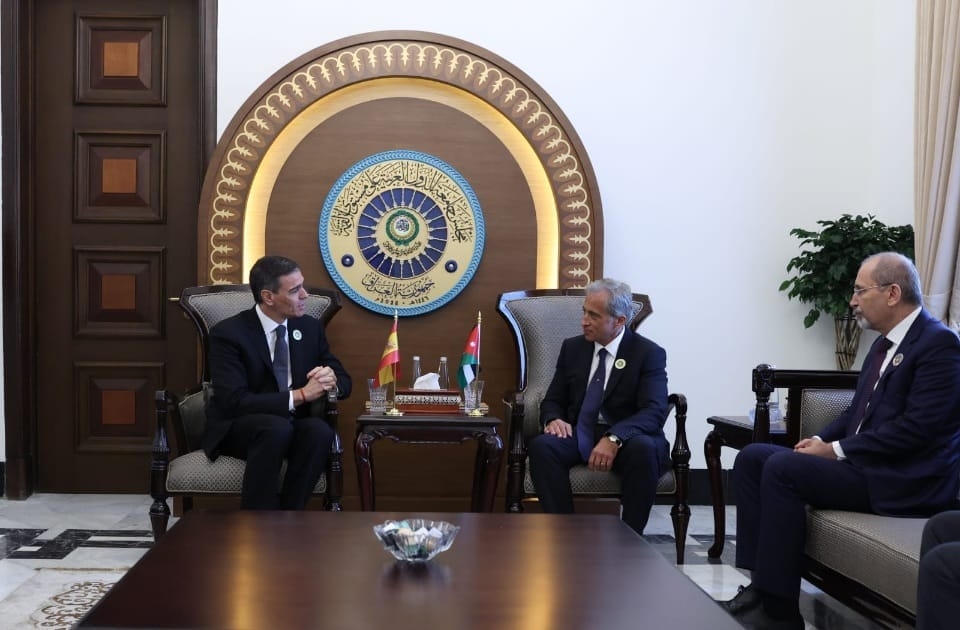 حسان يعقد لقاءات ثنائية في بغداد مع نظيريه اللبناني والإسباني والأمين العام للأمم المتحدة خلال مشاركته بالقمة العربية