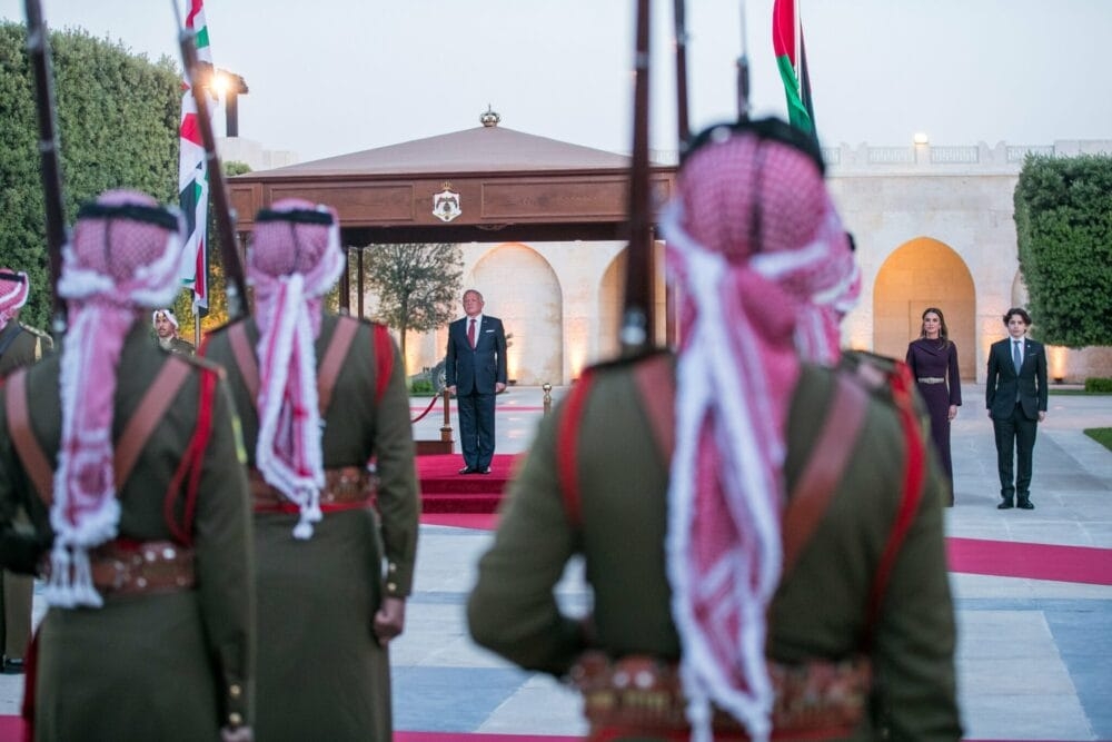 الملك يصل إلى قصر الحسينية لحضور حفل عيد الاستقلال الـ 79 -صور