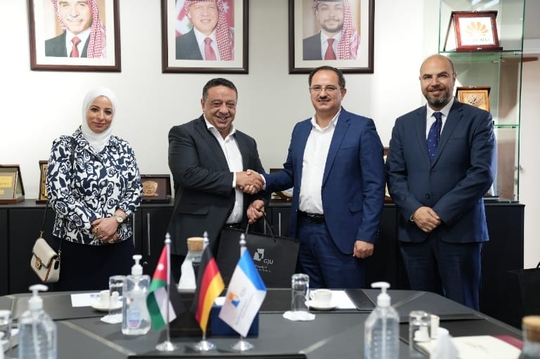 افتتاح نافذة للبريد الأردني في الجامعة الألمانية الأردنية