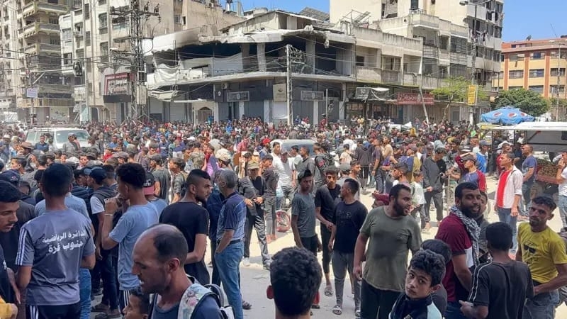 في يوم افتتاحه: حشود تقتحم مركز المساعدات بغزة وهروب العناصر الأميركية