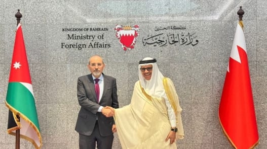 وزير الخارجية يجري مباحثات موسعة مع نظيره البحريني في المنامة