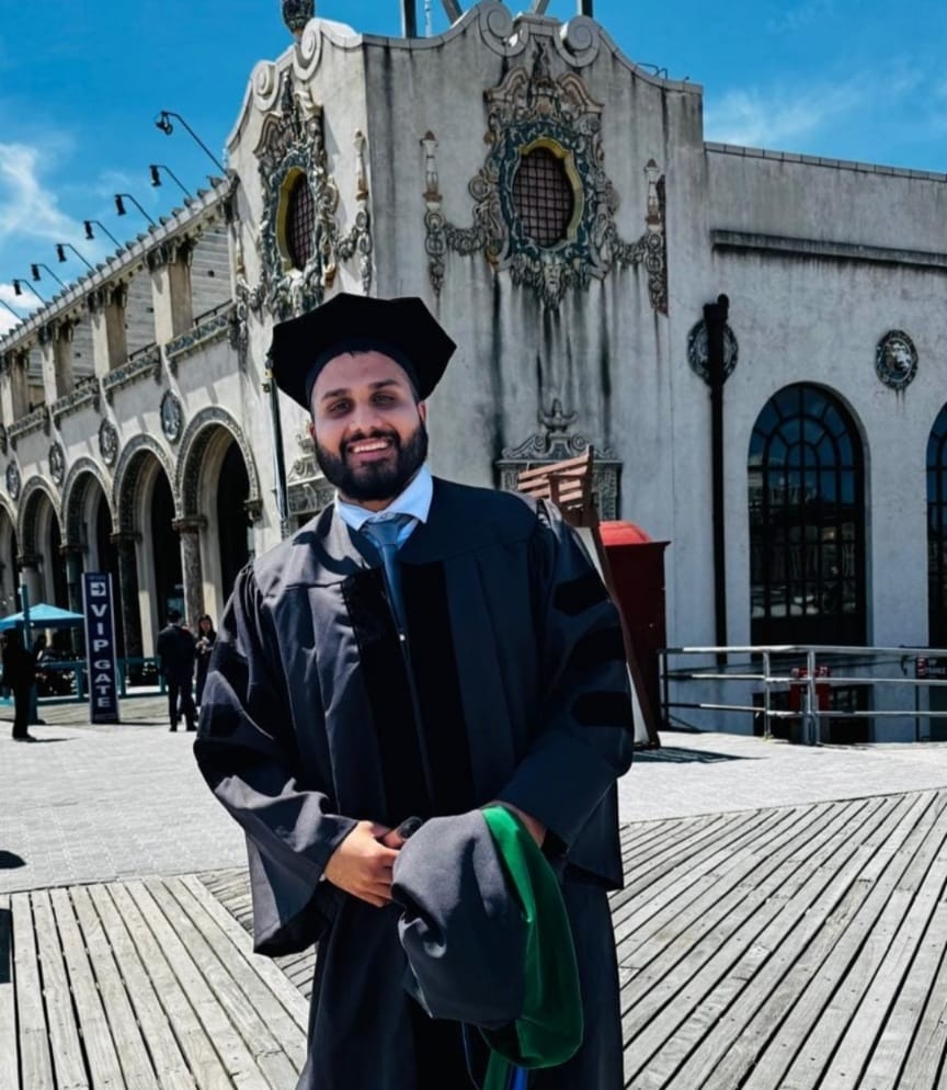 الدكتور أحمد حسن الذنيبات مبارك التخرج