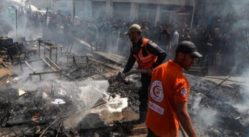 إصابة 3 من طواقم مستشفى العودة في قطاع غزة بقصف إسرائيلي
