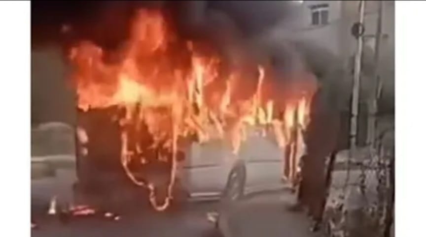 احتراق باص عمومي في إربد