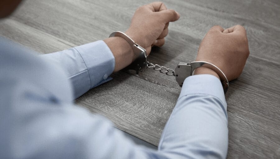 القبض على شخصين عرضا وباعا تذاكر لمباراة الأردن والعراق بالسوق السوداء