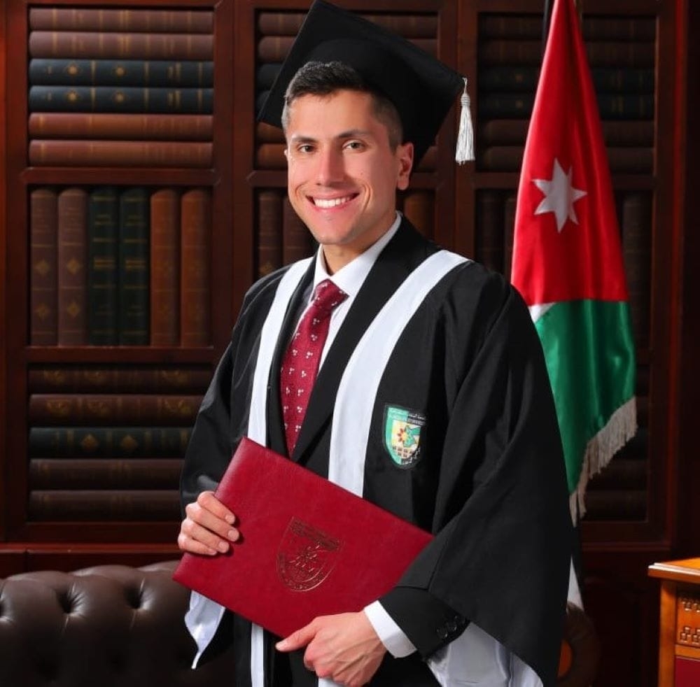 الدكتور عزت صالح جرادات مبارك التخرج