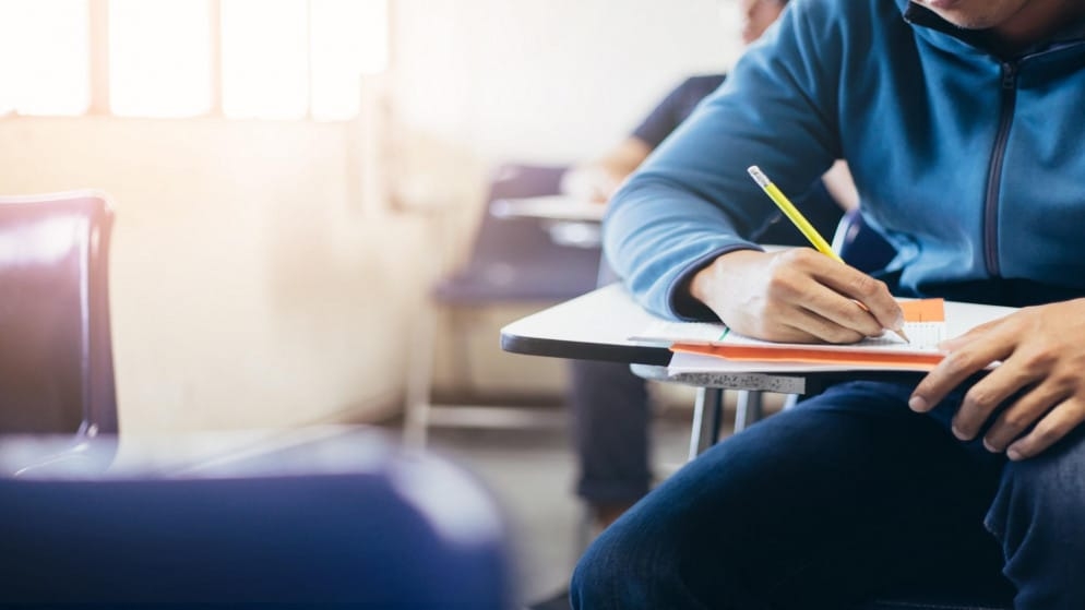 طلبة التوجيهي يتقدمون لامتحان اللغة العربية غدًا السبت