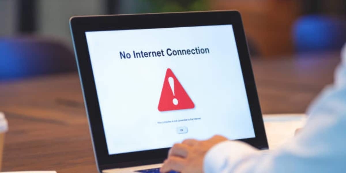إيران تفرض قيودا مؤقتة على الإنترنت عقب الضربات الإسرائيلية