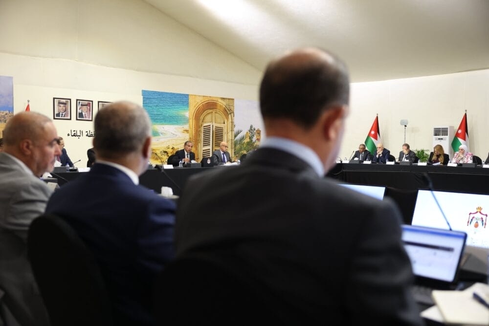 رئيس الوزراء: سنعمل على إنجاز مشاريعَ واسعةً في قطاع المياه بمحافظة البلقاء.. تزيد تكلفتها عن 340 مليون دينار