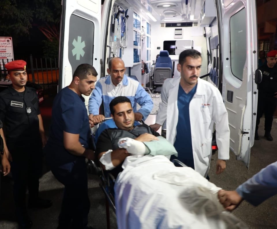 إخلاء الممرض الذي أصيب خلال عمله في المستشفى الميداني الأردني جنوب غزة