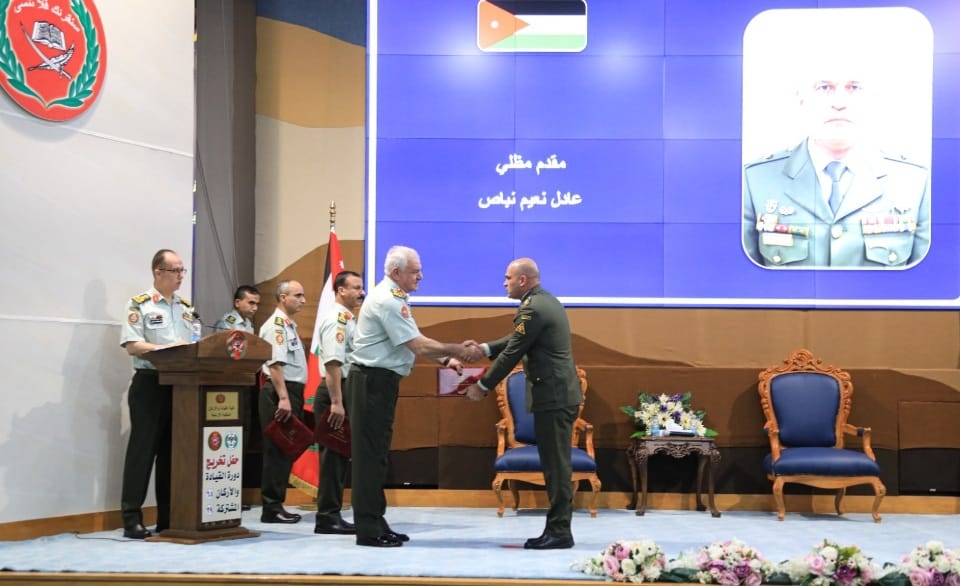 الحنيطي يرعى حفل تخريج كلية القيادة والأركان الملكية الأردنية