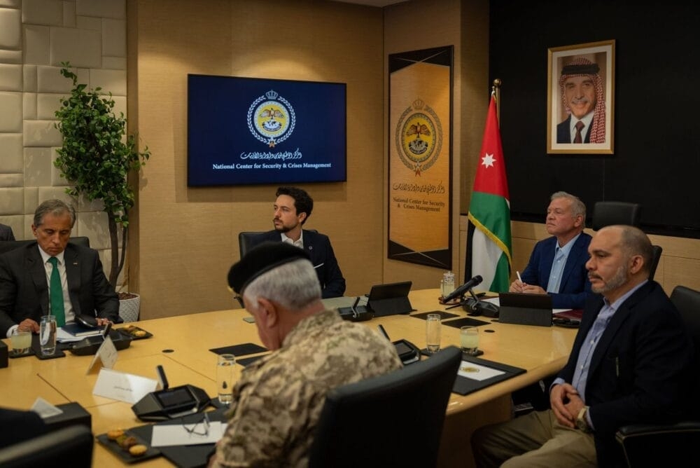 الملك يترأس اجتماعا في مركز إدارة الأزمات على خلفية التصعيد الإقليمي الراهن