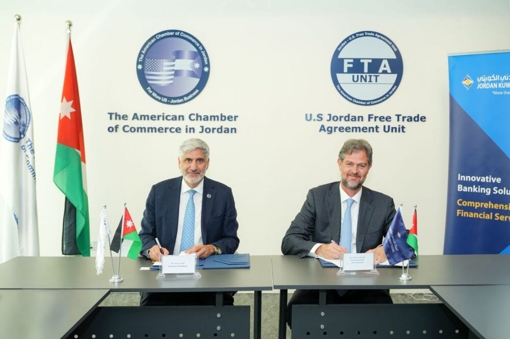 البنك الأردني الكويتي وغرفة التجارة الامريكية في الأردن يوقعان اتفاقية شراكة استراتيجية