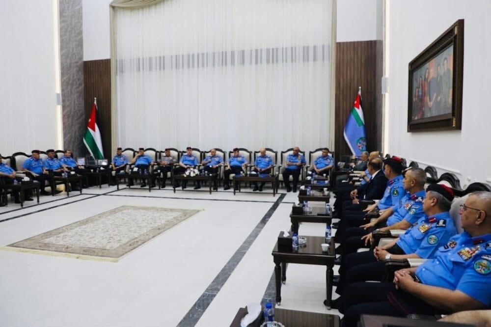 المعايطة يتفقد مرتبات الأمن العام ويشاركهم صلاة العيد، ويوعز بمواصلة الجهود- صور