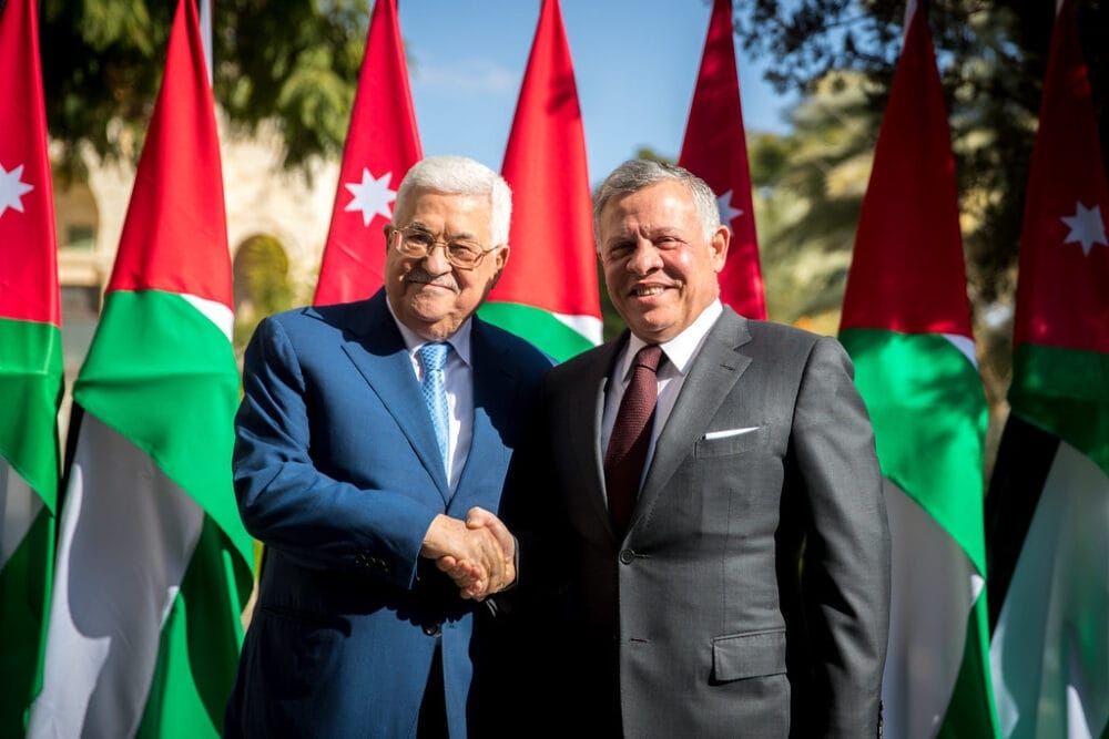 الرئيس الفلسطيني يهنئ الملك بالنجاح التاريخي للمنتخب