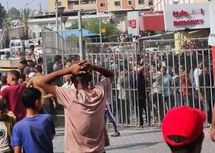 مجزرة بخان يونس: عشرات الشهداء بقصف منتظري المساعدات