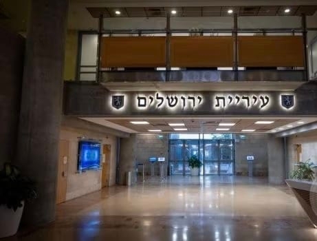 بلدية الاحتلال بالقدس: حولنا 45 موقف سيارات إلى ملاجئ عامة للسكان