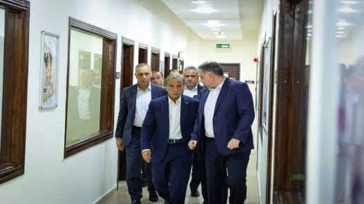 رئيس الوزراء يبدأ جولة ميدانية تفقدية في لواء ناعور