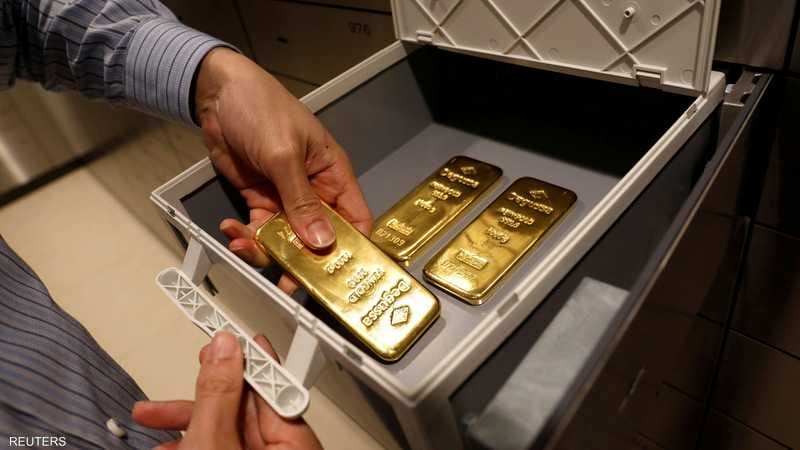 الذهب يرتفع بفضل ضعف الدولار وانتقاد ترامب لباول