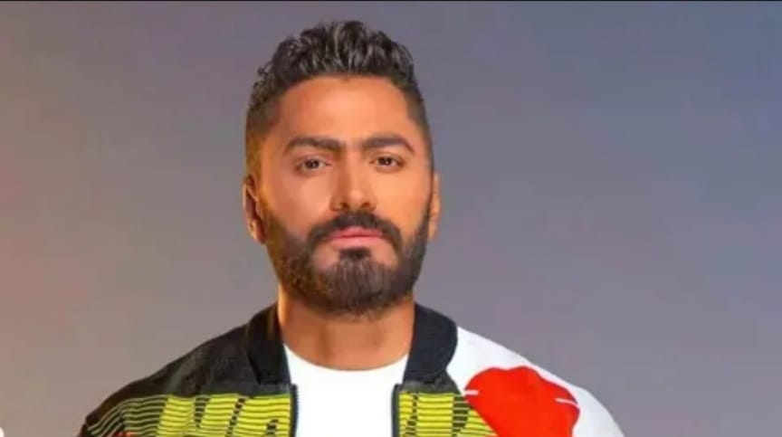 بعد الهجوم عليه.. كيف برر تامر حسني غيابه عن ابنه بالمستشفى؟