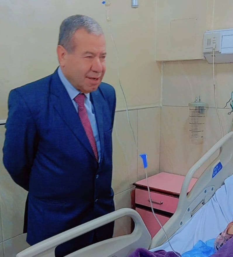 مدير مستشفى المقاصد يتفقد المرضى في أول أيام العيد