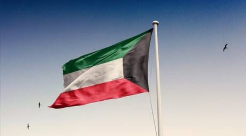 عقوبات صارمة في الكويت لمن يرفع أعلاماً أجنبية أو شعارات طائفية دون ترخيص