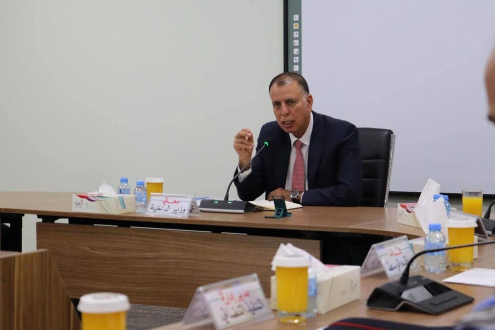 وزير الداخلية: ملتزمون بتطوير الخدمات الأمنية