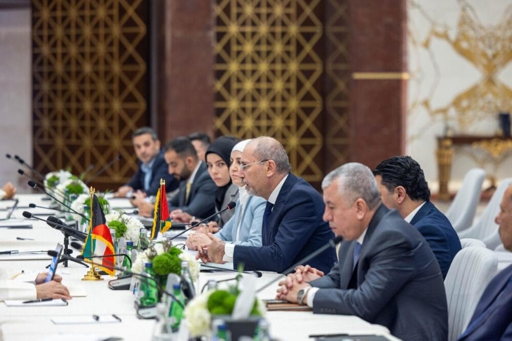 وزير الخارجية ونظيره الكويتي يترأسان اجتماع اللجنة العليا المشتركة الأردنية الكويتية