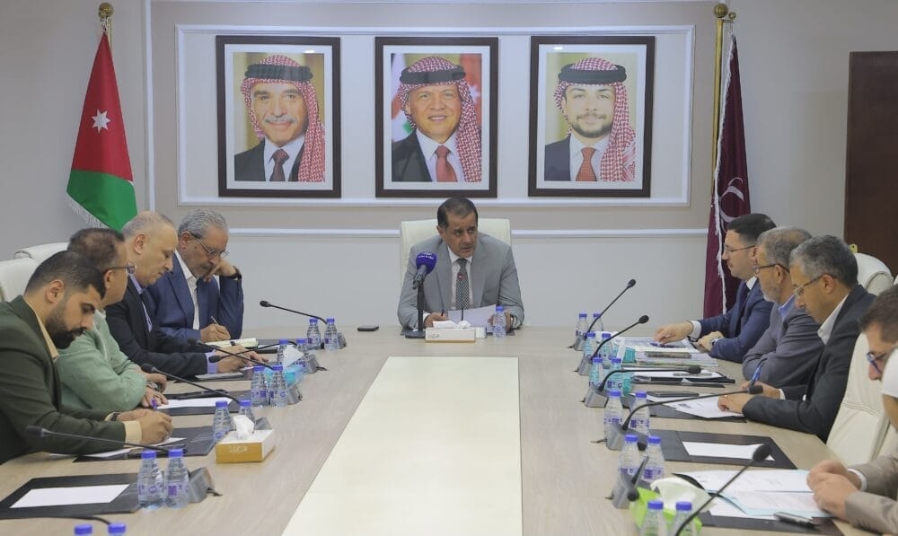 'الإدارية النيابية' و'هيئة الخدمة والادارة العامة' يبحثان آليات التوظيف في القطاع العام