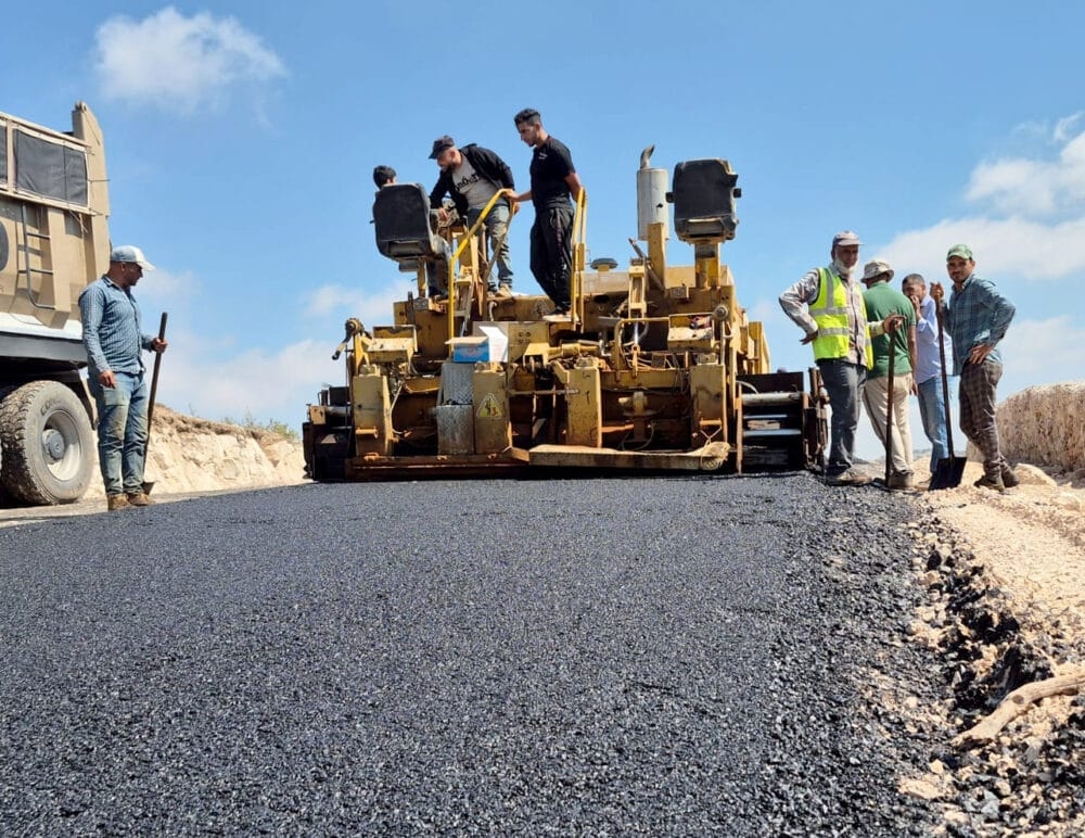 تعبيد الطريق المؤدي إلى موقع المنتجع الاستشفائي بعجلون