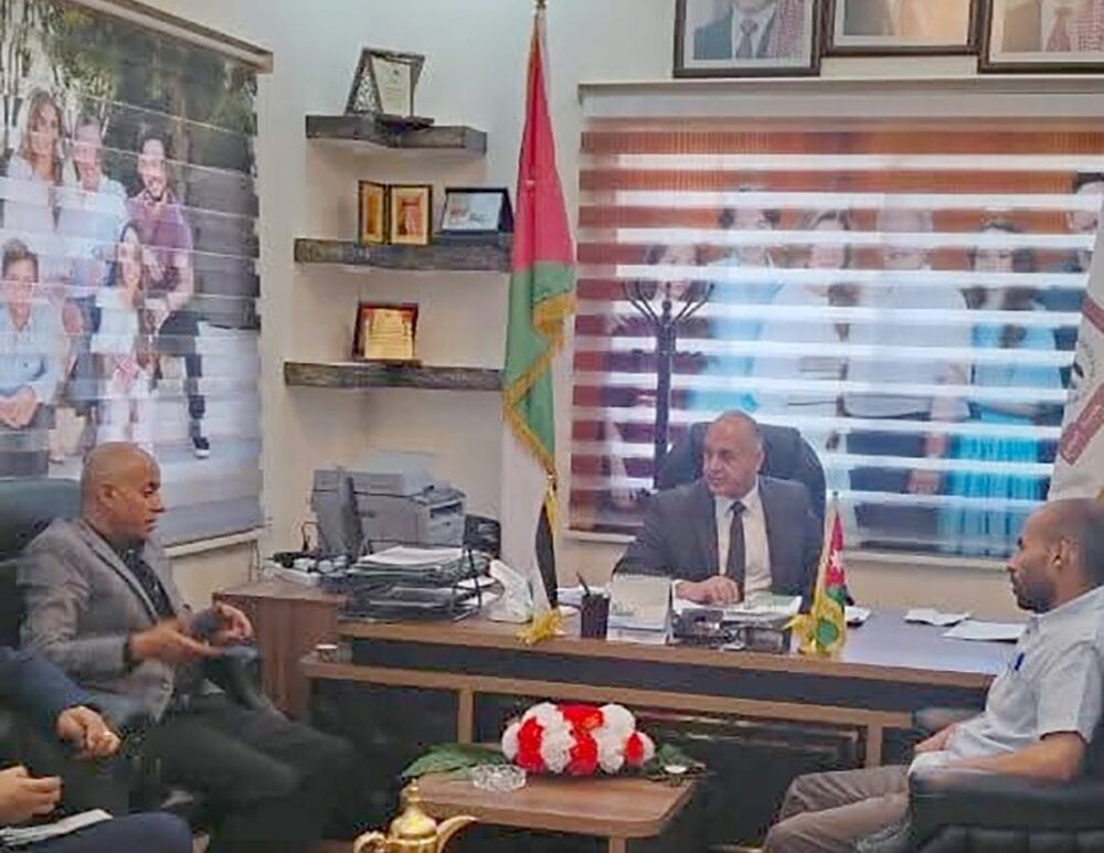 محافظ الطفيلة يؤكد أهمية العمل التشاركي بين مختلف المؤسسات لخدمة المواطنين