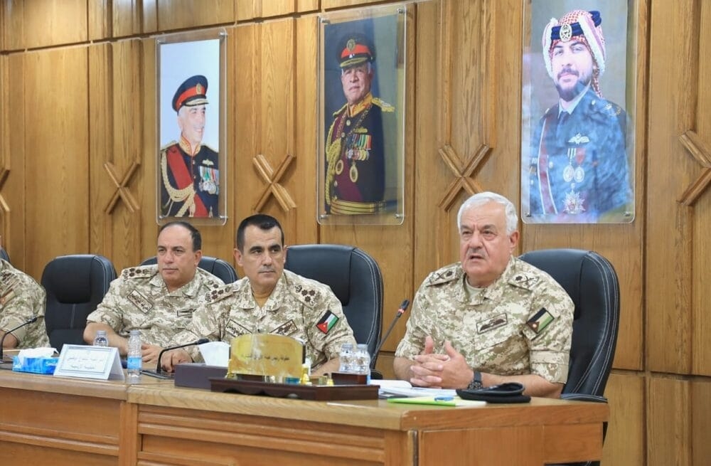 رئيس هيئة الأركان المشتركة يحضر ندوة 'تحليل البيئة الاستراتيجية وإدارة المخاطر' -صور