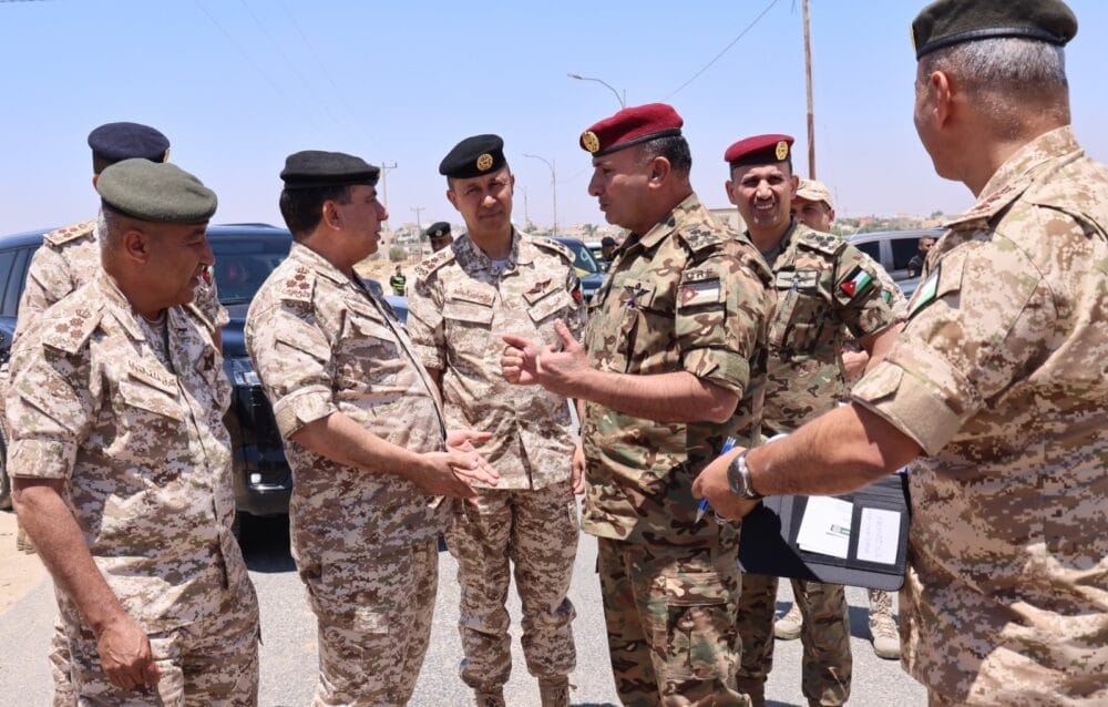 المساعد للعمليات والتدريب يتفقد الوحدات النوعية على واجهة المنطقة العسكرية الشمالية -صور