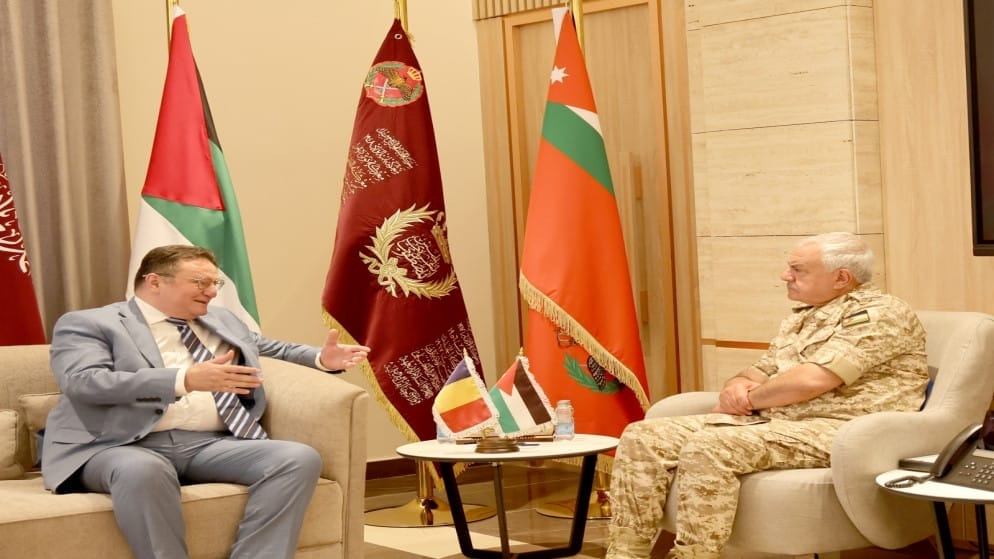 الحنيطي يبحث والسفير الروماني لدى المملكة سبل تعزيز التعاون العسكري بين القوات المسلحة في البلدين -صور