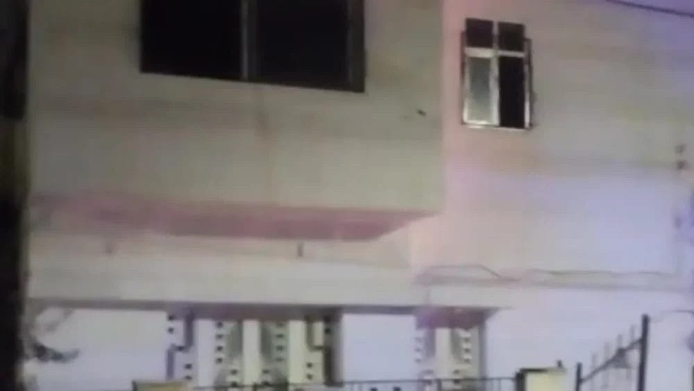 إغلاق محيط منزل متصدع بانتظار 'تقرير اللجنة الهندسية' في إربد