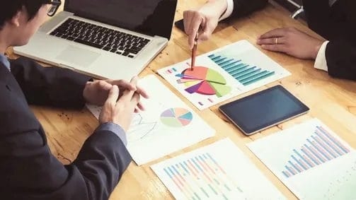 'أرض المعارض'.. طرح مهم لكن التنفيذ ما يزال غائبا